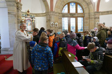 Krippenandacht mit Segnung der Kinder (Foto: Karl-Franz Thiede)